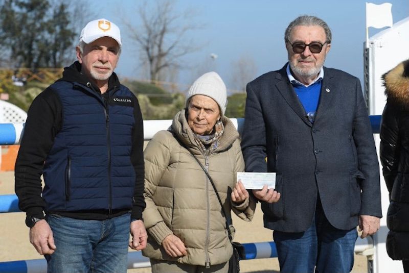 Solidarietà: Fise Emilia Romagna e Marche consegnano assegno a Comune Cantiano