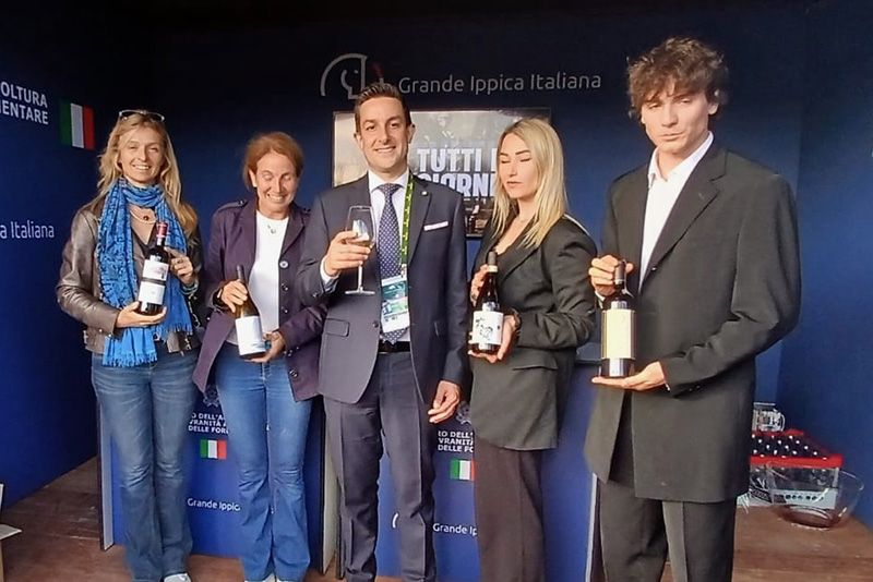  Piazza di Siena, "Vino e cavalli: un binomio vincente"