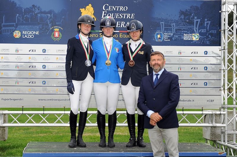 PODIO JUNIOR DE LORENZO