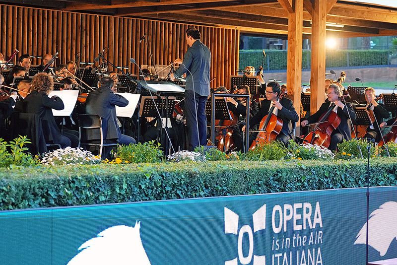 CSIO Roma - Master d'Inzeo: apertura con la sfilata in centro a Roma dei Polo Team e, a Piazza di Siena, con il grande concerto di ‘Opera italiana is in the Air’