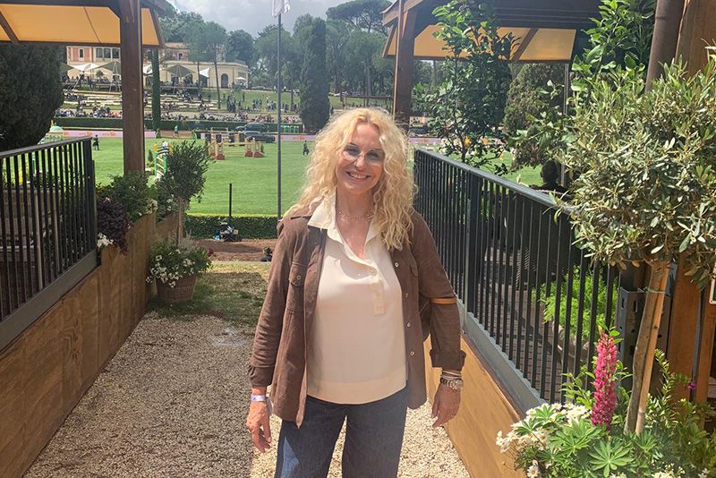 Piazza di Siena, Antonella Clerici: “Amo i cavalli, vivo in mezzo a loro con Vittorio. L'emozione più grande Sanremo, quella con i cavalli a Parigi 2024” 