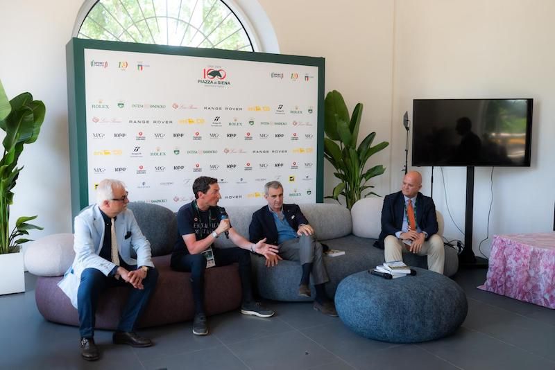 1926/2026: Presentato il volume “Piazza di Siena. Storia del concorso ippico più bello del mondo”