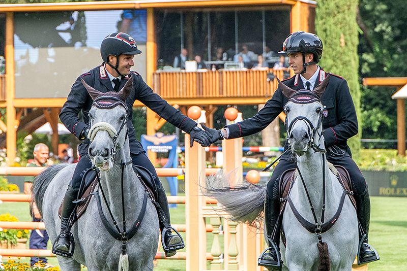  Piazza di Siena e Roma incoronano Gruppo Selleria Equipe e Team MAE Marima Etomilu 