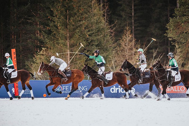 Italia Polo Challenge: a Cortina si comincia con la sfilata delle squadre
