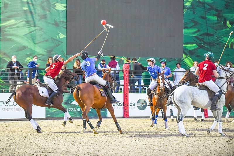 Italia Polo Challenge  sfila a Via Condotti e cala il tris a Piazza di Siena 