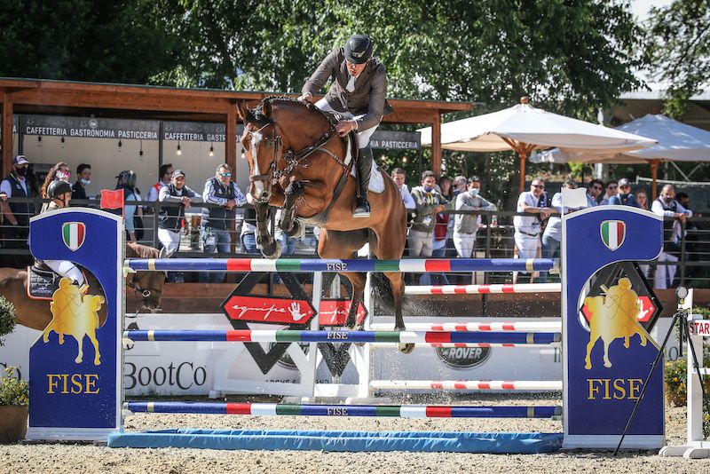 CSIO3*-W di Bojourishte: Gianluca Apolloni vince il Gran Premio