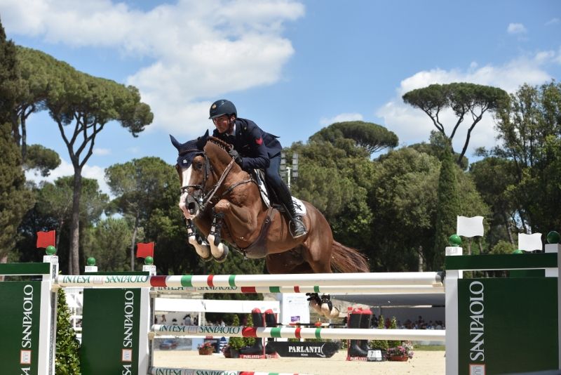 Secondo posto di De Luca nel premio Piazza di Siena Intesa Sanpaolo