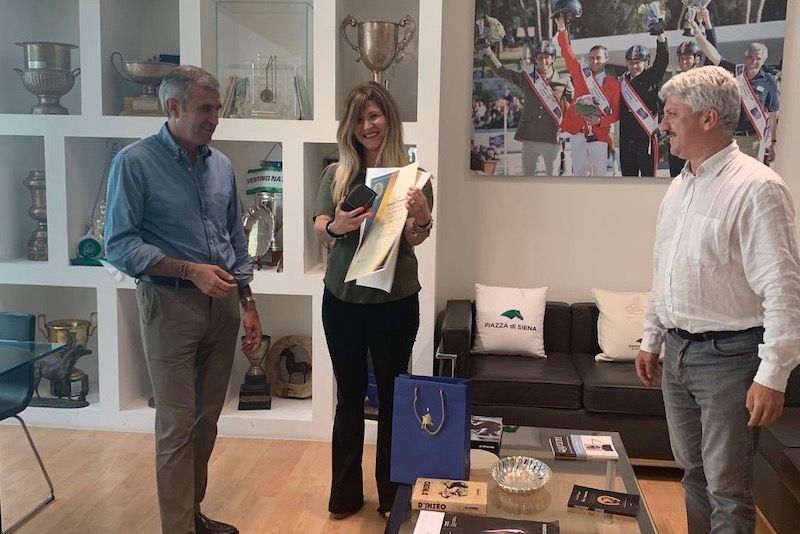 Festeggiamenti a sorpresa per i 30 anni di Annarita nella famiglia FISE 